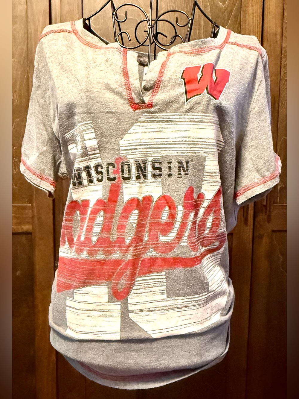 Creative Memories Gray & Red Wisconsin Badgers Short Sleeve Tee